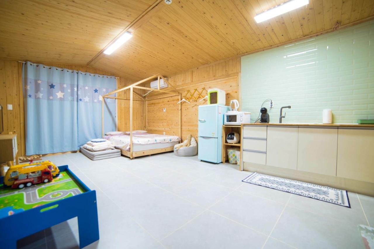 Jeju Sunflower Pension ซอกวีโพ ภายนอก รูปภาพ