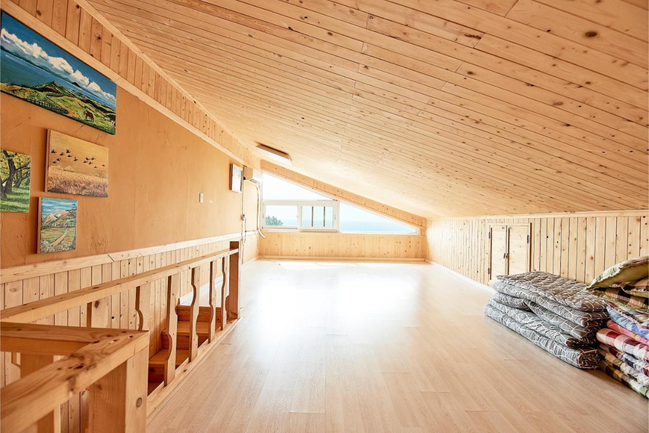 Jeju Sunflower Pension ซอกวีโพ ภายนอก รูปภาพ