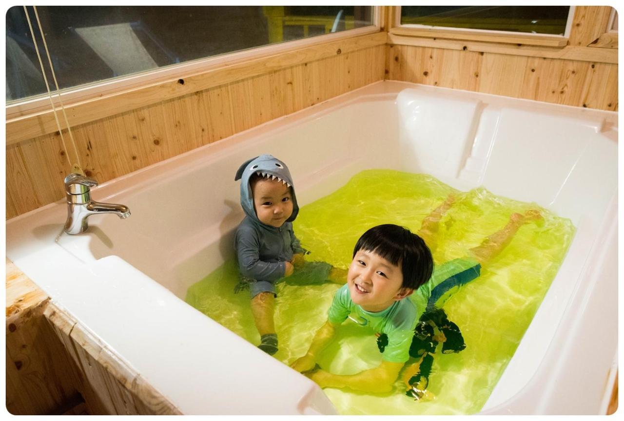 Jeju Sunflower Pension ซอกวีโพ ภายนอก รูปภาพ