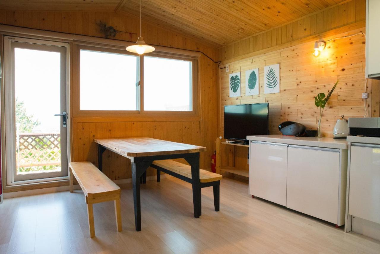 Jeju Sunflower Pension ซอกวีโพ ภายนอก รูปภาพ